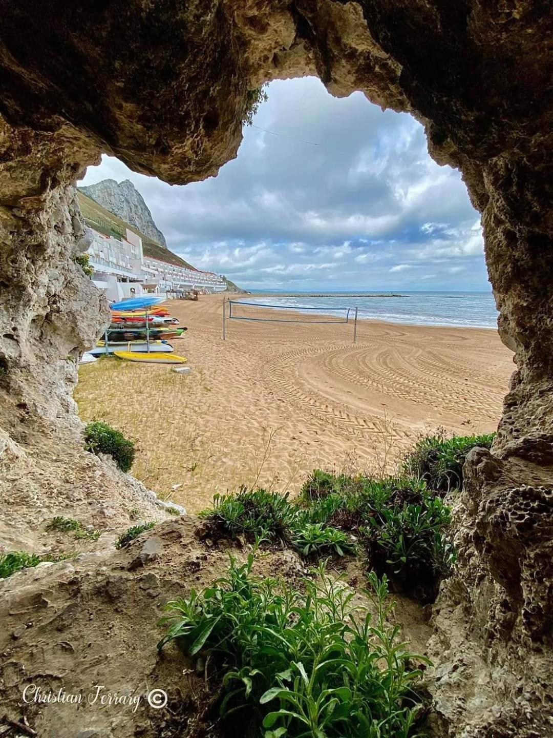Beach Front Apartment Gibraltar Buitenkant foto