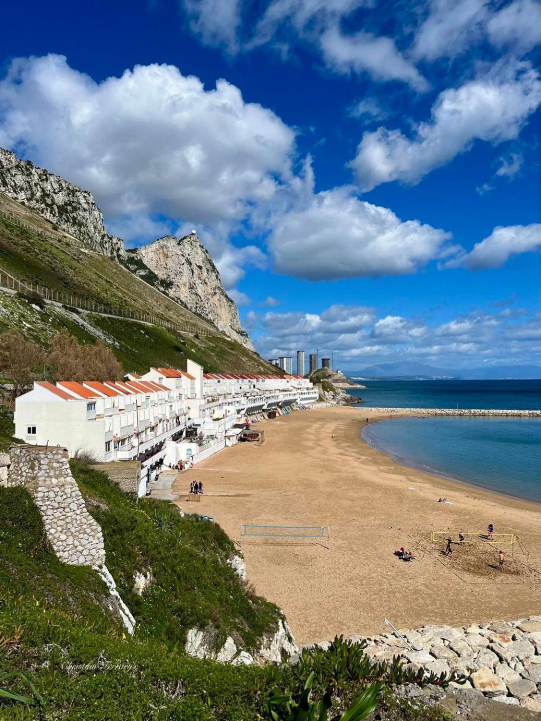 Beach Front Apartment Gibraltar Buitenkant foto