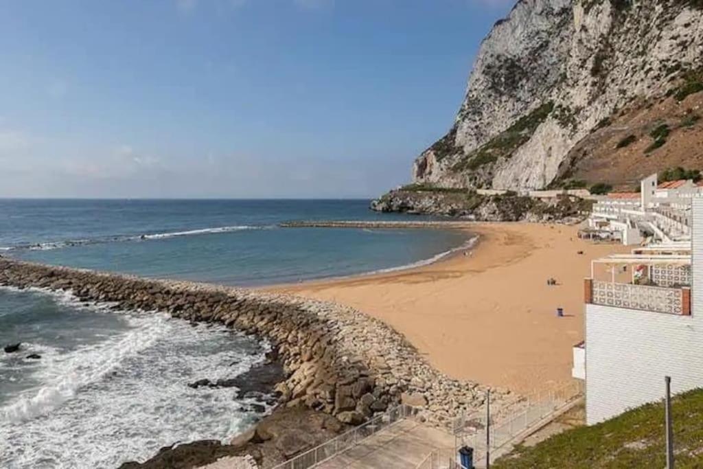 Beach Front Apartment Gibraltar Buitenkant foto